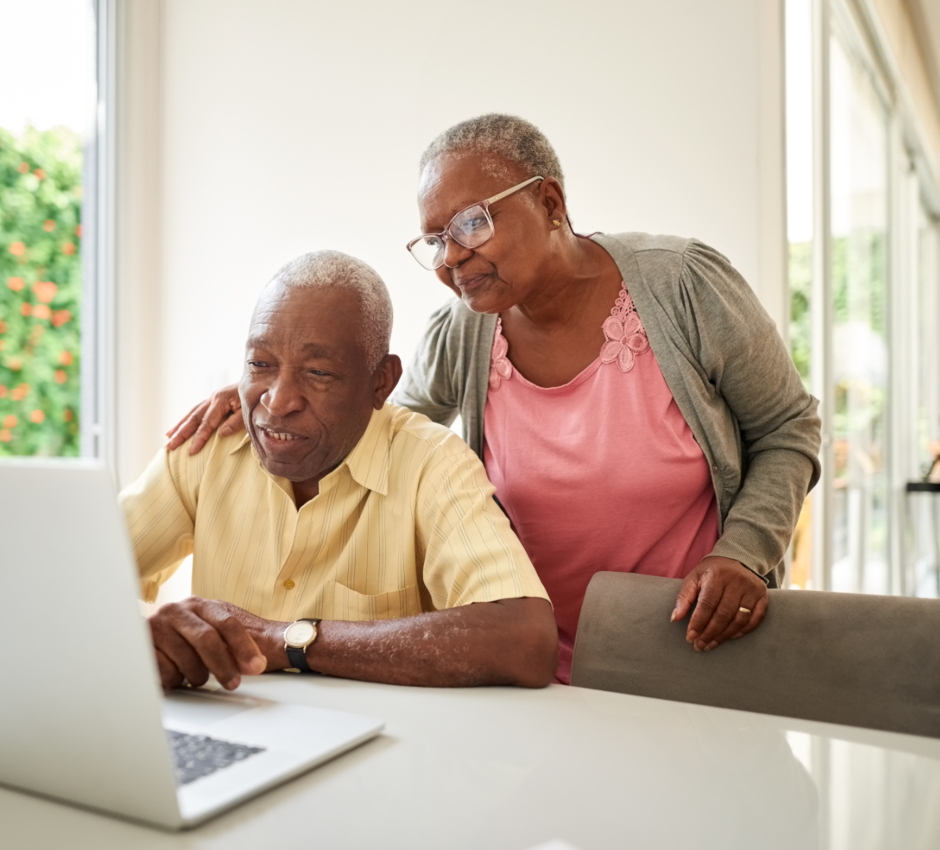 Seniors looking online at Poolja Rewards Card Website